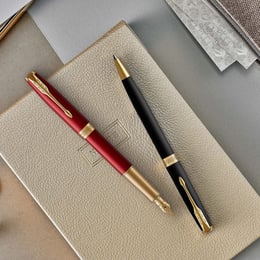 Подарочный набор Parker SONNET Matte Black Lacquer GT BP (шариковая ручка + блокнот Parker)