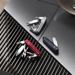Швейцарский складной нож 93мм Victorinox SYNERGY X ALOX 0.8226.20