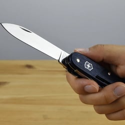 Швейцарский складной нож 93мм Victorinox SYNERGY X ALOX 0.8226.22
