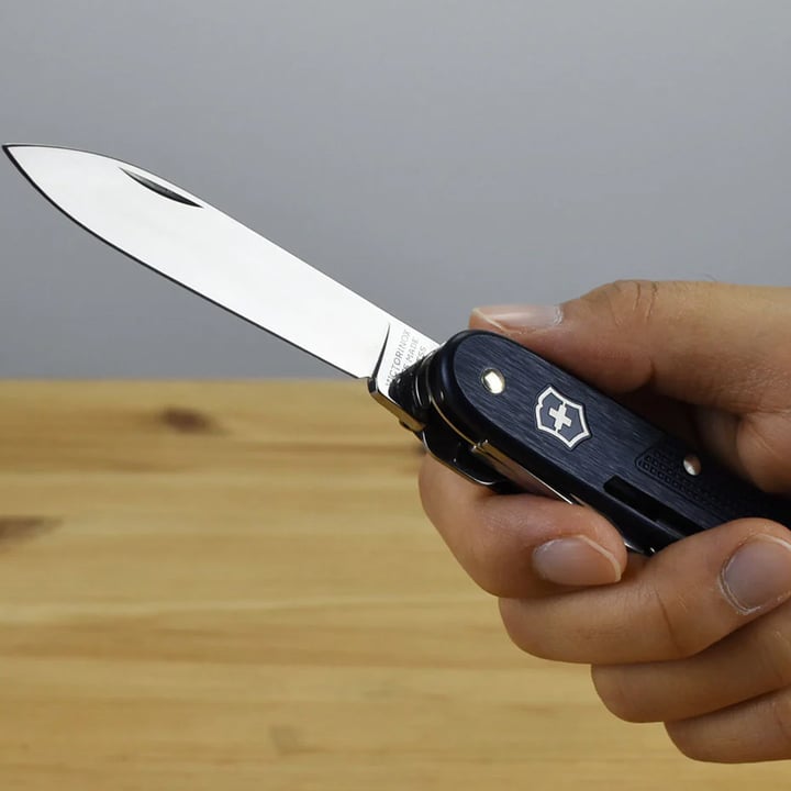 sauvaniuver Швейцарський складаний ніж 93мм Victorinox SYNERGY X ALOX 0.8226.22