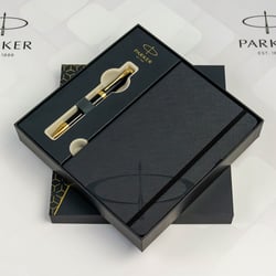 Подарочный набор Parker INGENUITY Black Lacquer GT BP (шариковая ручка + блокнот Parker)