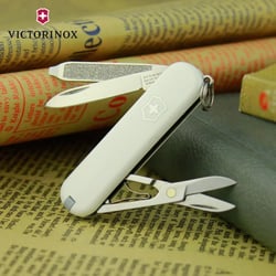 Швейцарський складаний ніж 58мм Victorinox CLASSIC SD 0.6223.7