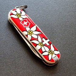Швейцарський складаний ніж 58мм Victorinox CLASSIC SD 0.6223.840