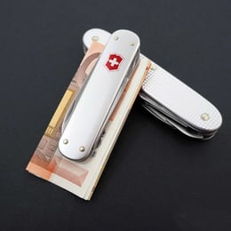 Швейцарський складаний ніж 74мм Victorinox MONEY CLIP 0.6540.16
