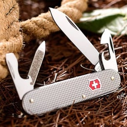 Швейцарський складаний ніж 84мм Victorinox CADET 0.2601.26